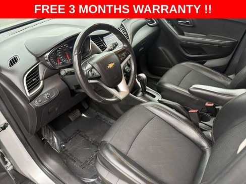 Used 2020 Chevrolet Trax LT w/ LT Convenience Package FWD image 37