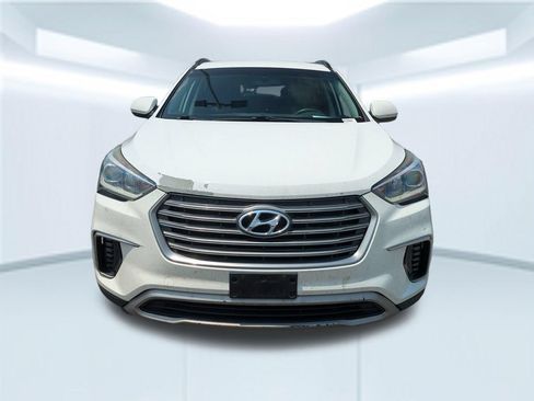 Used 2017 Hyundai Santa Fe SE FWD image 4