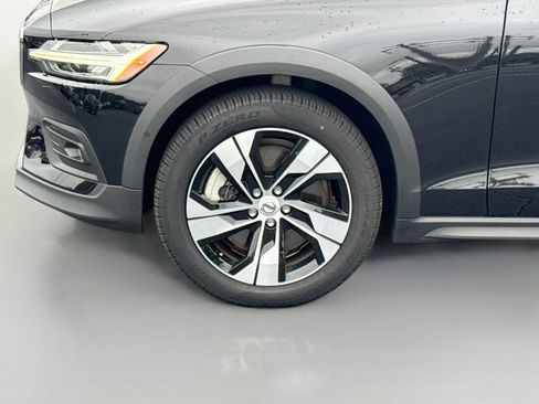 Used 2025 Volvo V60 B5 Cross Country Plus AWD/4WD image 28