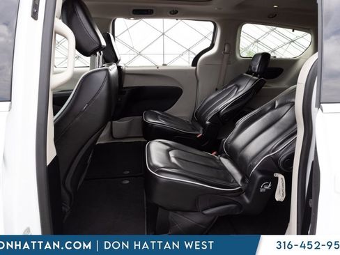 Used 2023 Chrysler Pacifica Limited FWD image 20