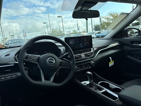 New 2025 Nissan Altima 2.5 SR image 12