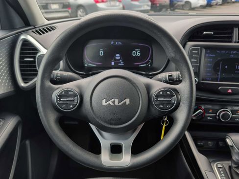 Used 2023 Kia Soul LX w/ Option Group 015 FWD image 11
