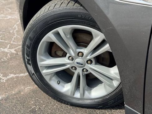 Used 2018 Ford Taurus SE FWD image 22