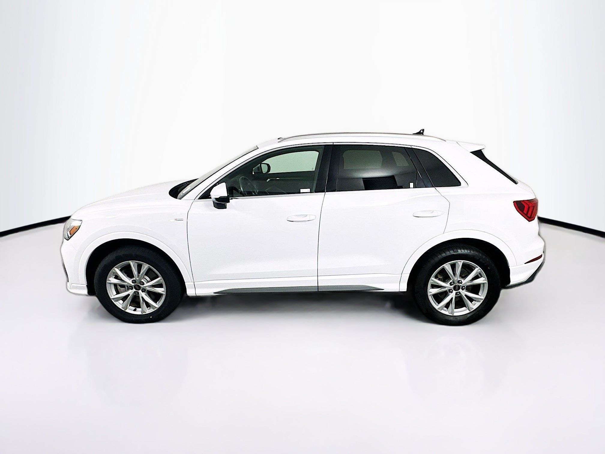 Used 2024 Audi Q3 2.0T Premium AWD/4WD image 4