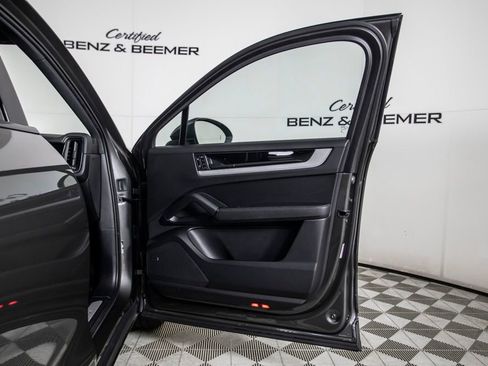 Used 2024 Porsche Cayenne Coupe image 28