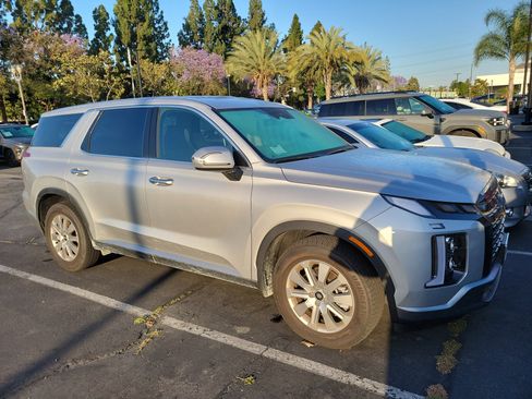 Used 2025 Hyundai Palisade SE FWD image 2