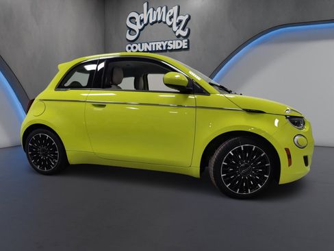 New 2025 FIAT 500 e w/ Quick Order Package 21B Icona image 3