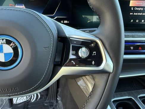 Used 2025 BMW i7 eDrive50 w/ Premium Package image 27