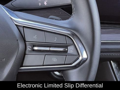 Used 2025 Chevrolet Suburban Z71 image 17