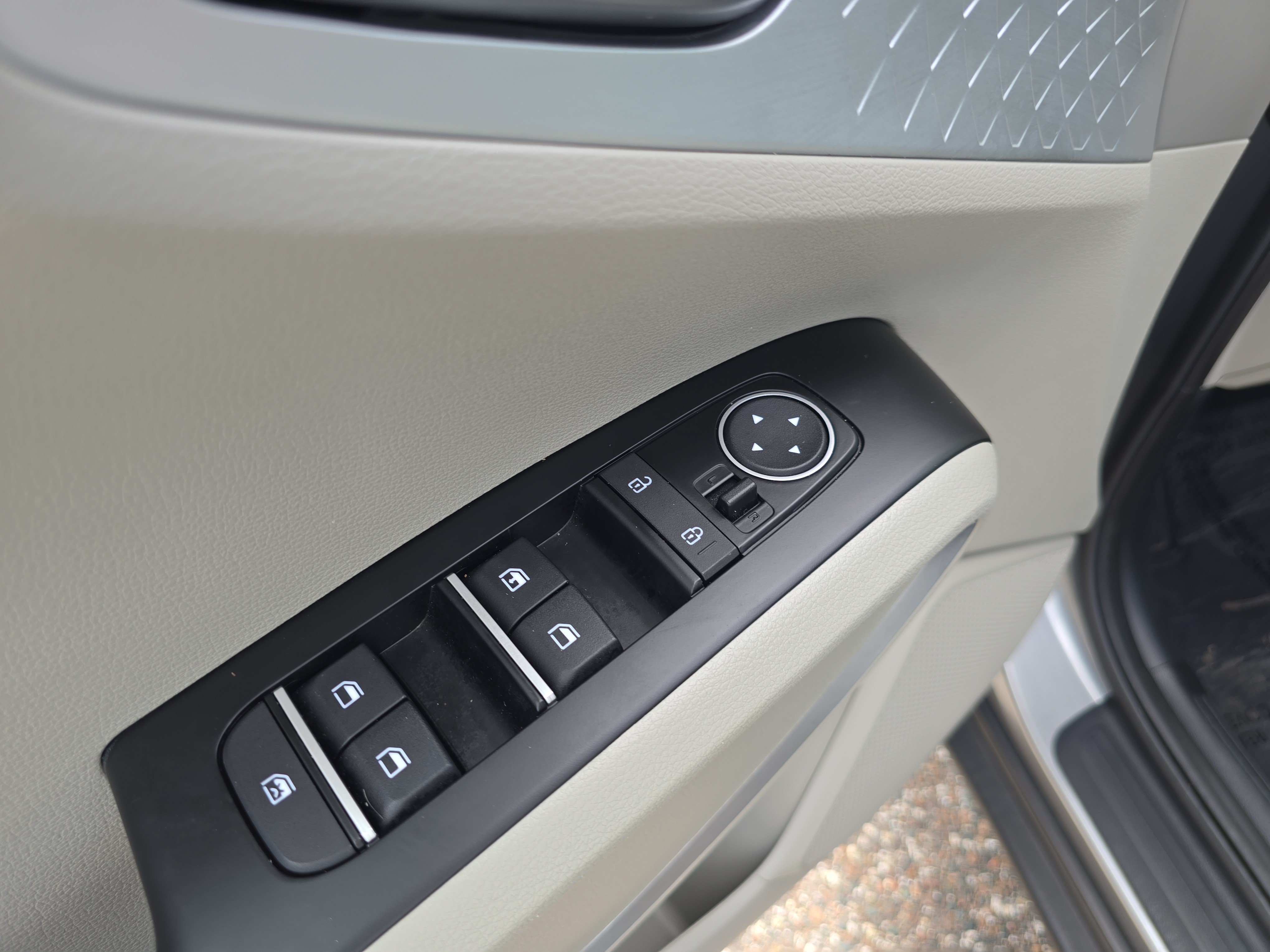 Certified 2025 Kia Soul LX w/ LX Technology Package FWD image 19