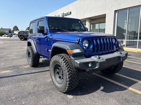 Used 2019 Jeep Wrangler Sport AWD/4WD image 3