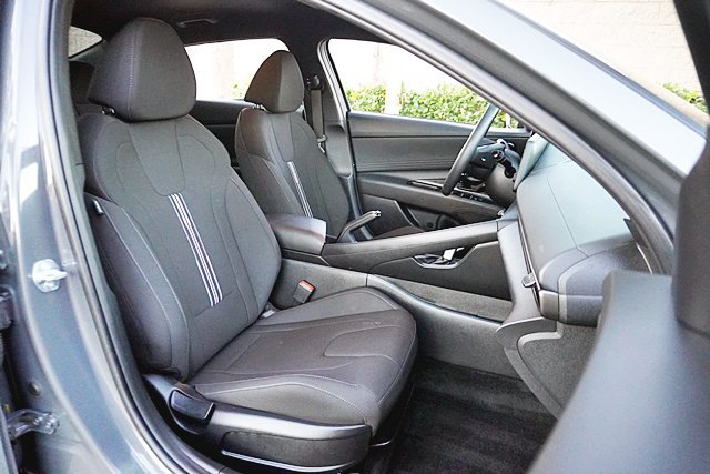Certified 2025 Hyundai Elantra Sport FWD image 19