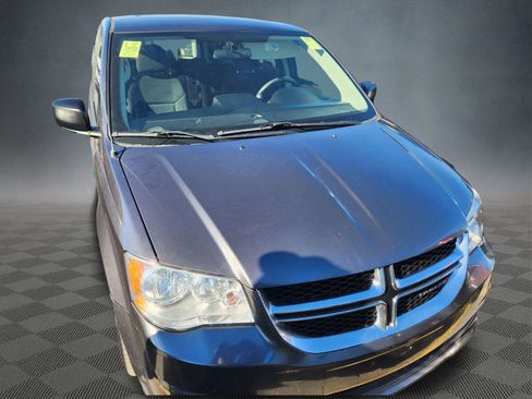 Used 2018 Dodge Grand Caravan SE image 2