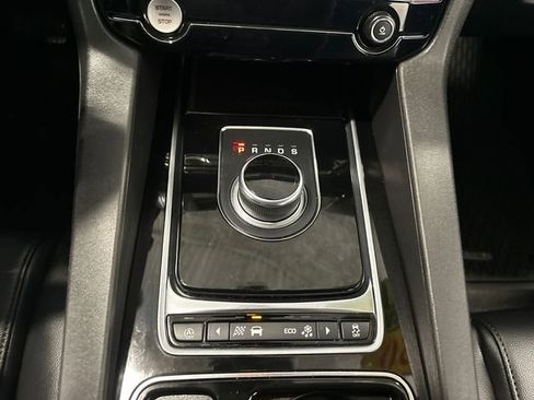 Used 2020 Jaguar F-PACE Premium image 27