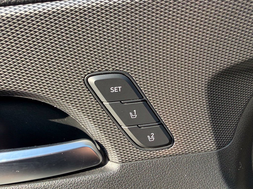 Used 2020 Hyundai Santa Fe Limited AWD/4WD image 18