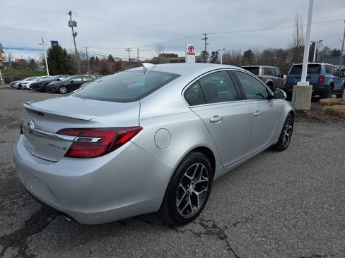 Used 2017 Buick Regal Sport Touring image 6