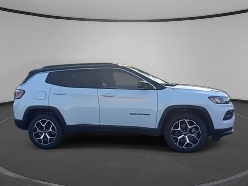 Used 2025 Jeep Compass Limited image 9