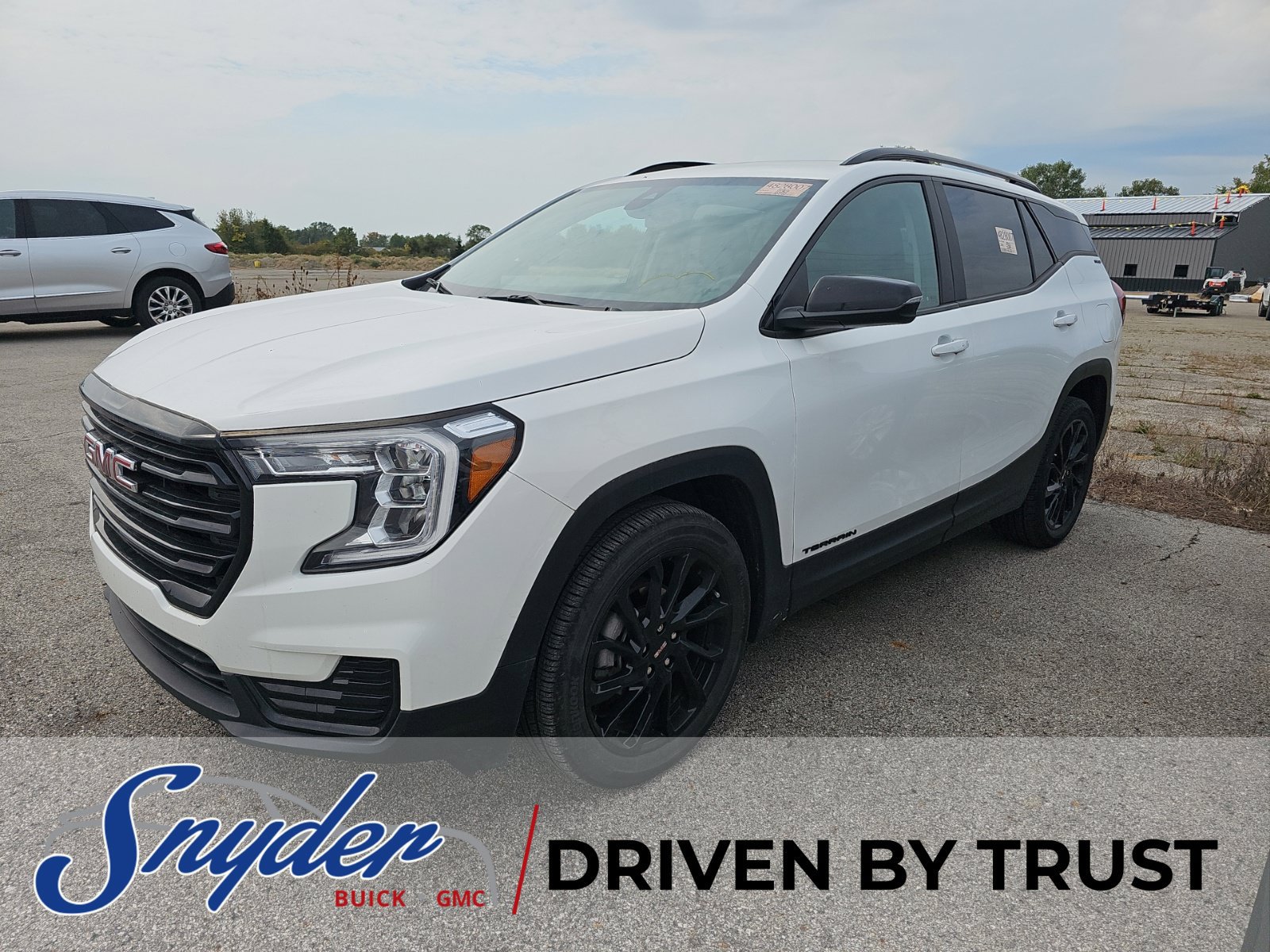 Used 2023 GMC Terrain SLE w/ Driver Convenience Package FWD image 10