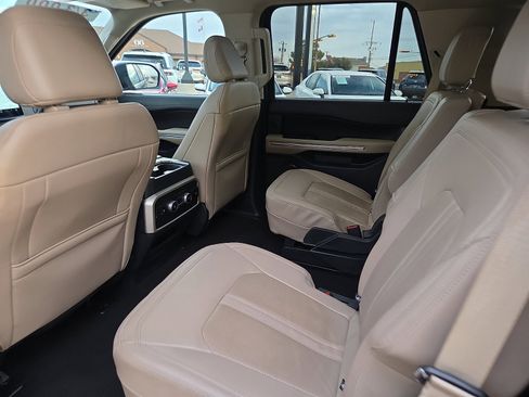 Used 2023 Ford Expedition Limited image 9