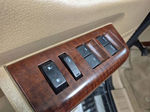 Used 2013 Ford F250 King Ranch w/ King Ranch w/Chrome Pkg image 24