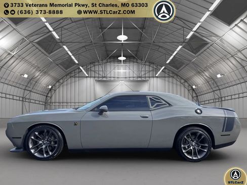 Used 2017 Dodge Challenger R/T Scat Pack RWD image 6