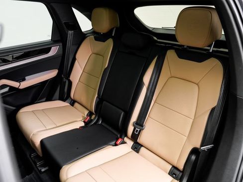 Certified 2026 Porsche Cayenne AWD/4WD image 26