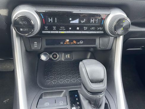 Used 2025 Toyota RAV4 XLE image 41