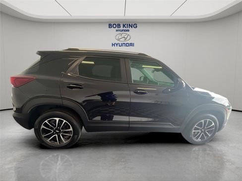 Used 2025 Chevrolet TrailBlazer LT AWD/4WD image 6