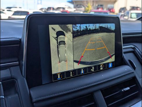 Used 2022 Chevrolet Suburban LT w/ Luxury Package image 18