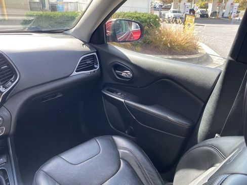 Used 2019 Jeep Cherokee Limited w/ Luxury Group image 38