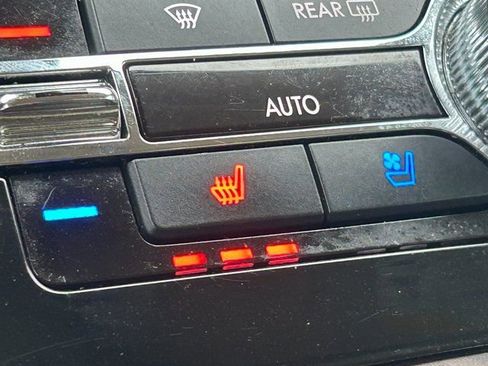 Used 2019 Lincoln Navigator Reserve image 16