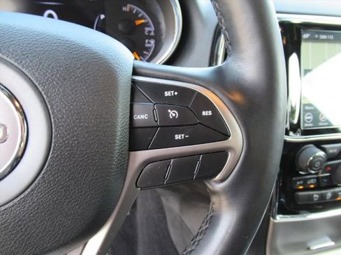 Used 2021 Jeep Grand Cherokee Laredo X image 18