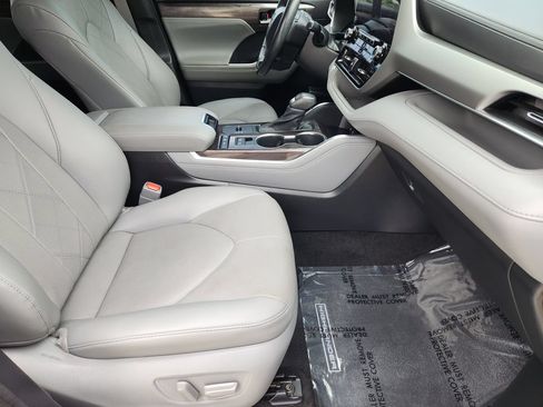 Used 2021 Toyota Highlander Platinum AWD/4WD image 16