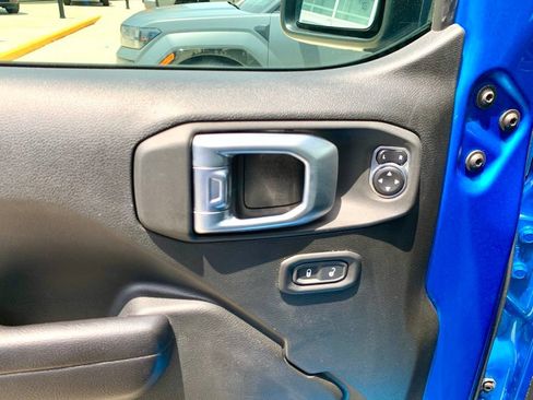 Used 2021 Jeep Wrangler Sport AWD/4WD image 11