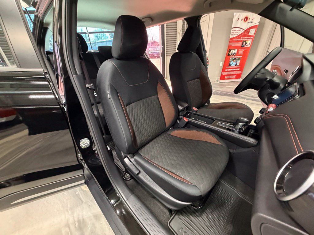 Used 2023 Nissan Kicks SR FWD image 5