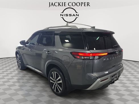 Used 2025 Nissan Pathfinder Platinum FWD image 7