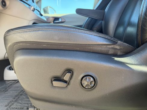 Used 2018 Chrysler Pacifica Touring-L Plus FWD image 15