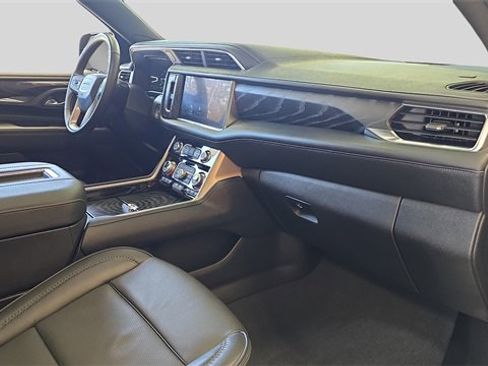 Used 2024 GMC Yukon XL Denali image 16