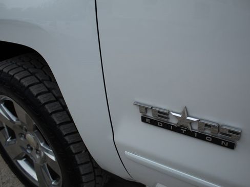 Used 2018 Chevrolet Silverado 1500 LT w/ Texas Edition image 9