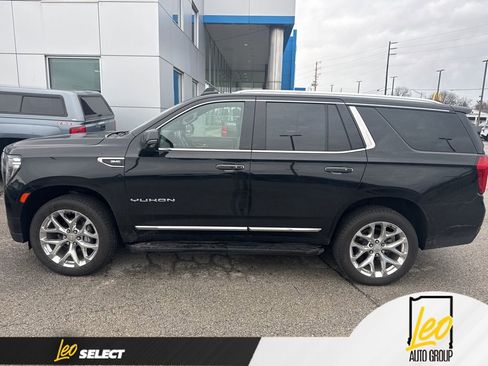 Used 2021 GMC Yukon SLT w/ SLT Premium Package image 2