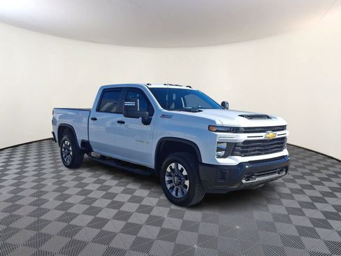 Used 2025 Chevrolet Silverado 2500 Custom w/ Custom Value Package AWD/4WD image 4