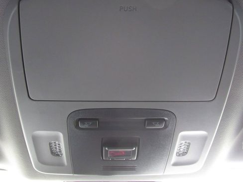 Used 2021 Toyota Camry SE w/ Carpet Mat Package (TMS) FWD image 25
