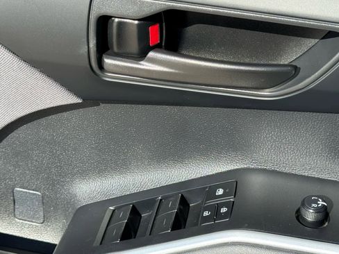 Used 2023 Toyota Highlander LE image 22