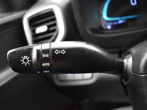 Used 2023 Hyundai Venue SE image 25