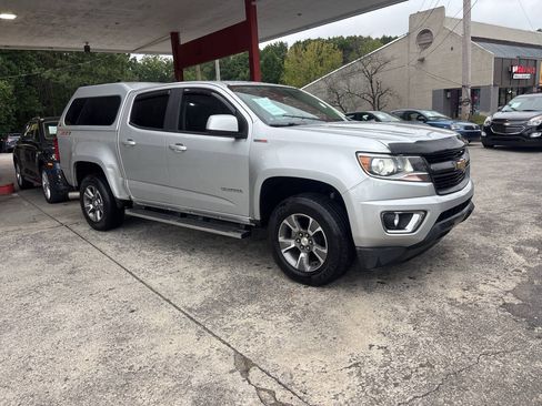 Used 2017 Chevrolet Colorado Z71 AWD/4WD image 2