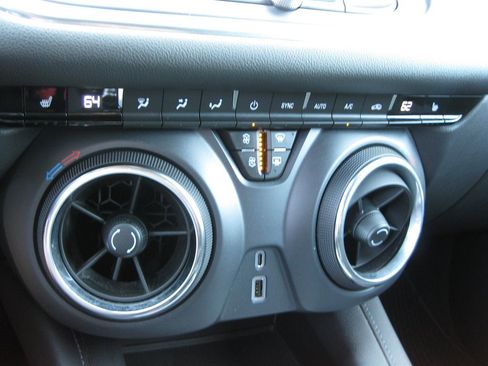 Used 2019 Chevrolet Blazer LT FWD image 20