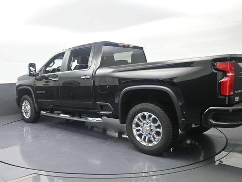 Used 2025 Chevrolet Silverado 2500 LT w/ Z71 Chrome Sport Edition AWD/4WD image 4