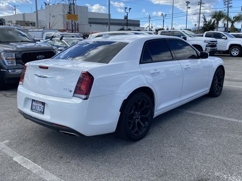 Used 2019 Chrysler 300 S image 8