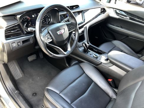 Used 2025 Cadillac XT6 Premium Luxury image 16