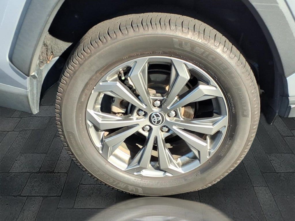 Used 2022 Toyota RAV4 Limited AWD/4WD image 12